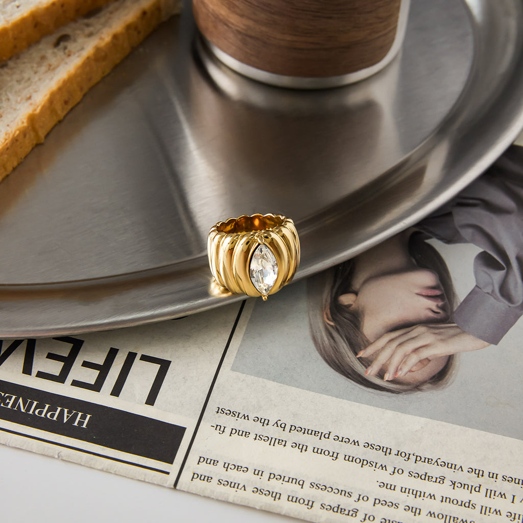 Chevalière taille 54 55 or et zircon