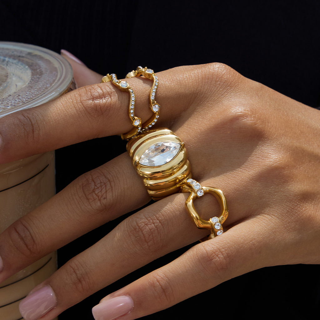 Chevalière plaquée or 18k et zircon ovale