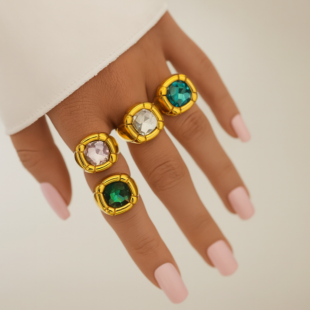 Chevalière zircons ronds verts ou blancs