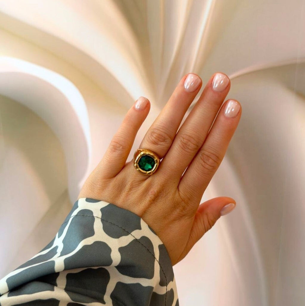 Chevalière plaquée or et zircon vert