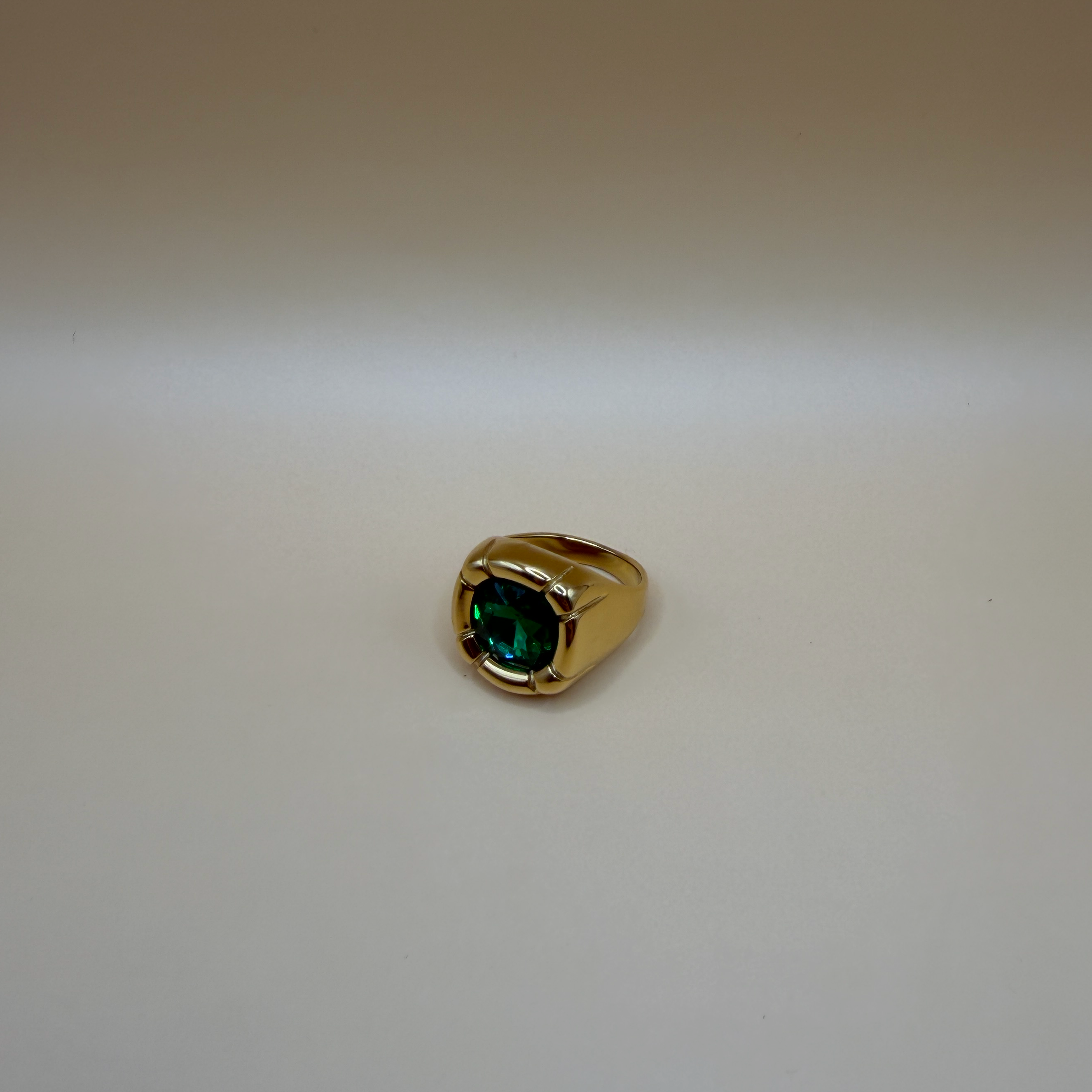 bague acier inoxydable et zircon vert brillant