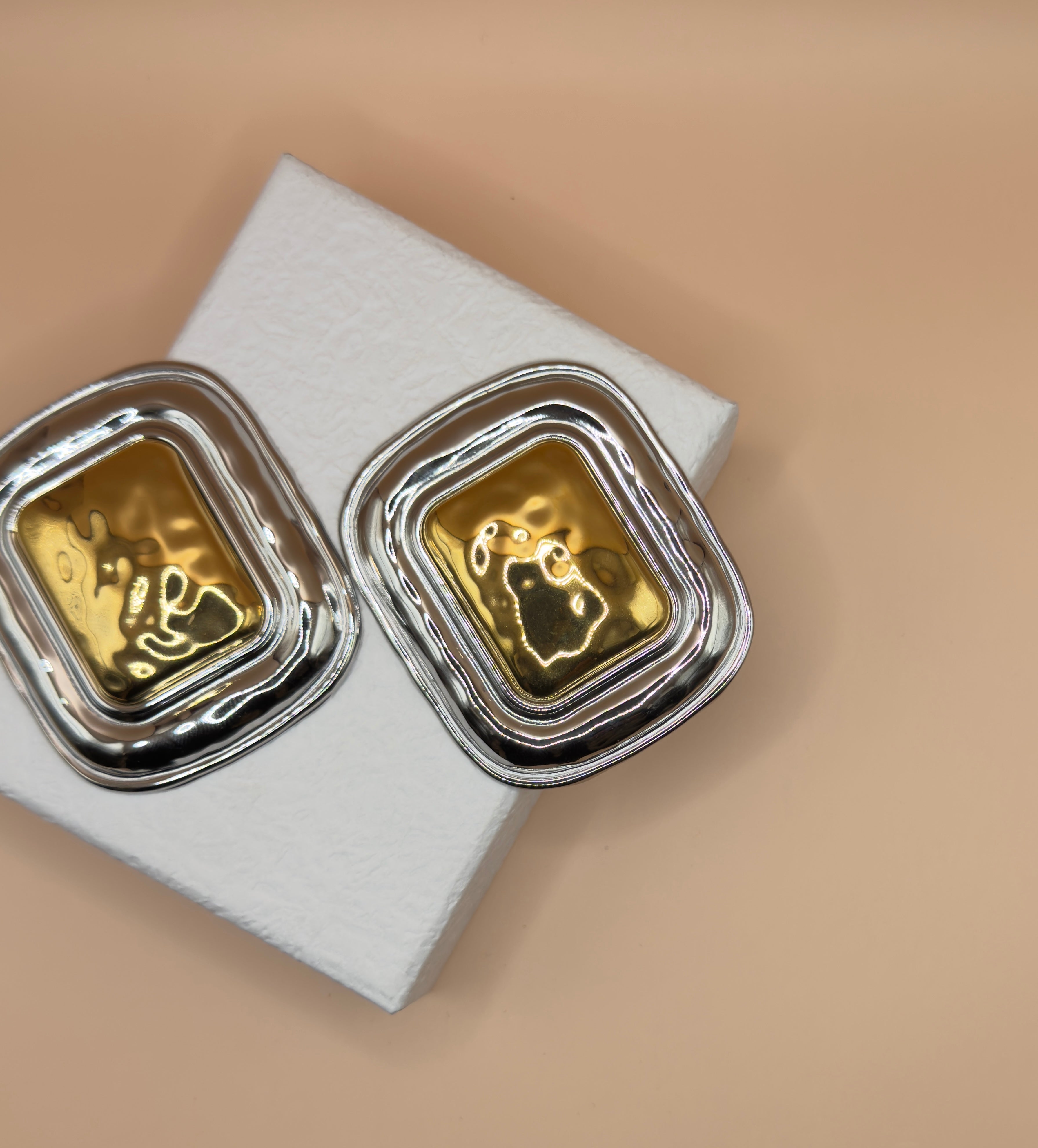 boucles d'oreilles plaqué or rectangulaire martelées